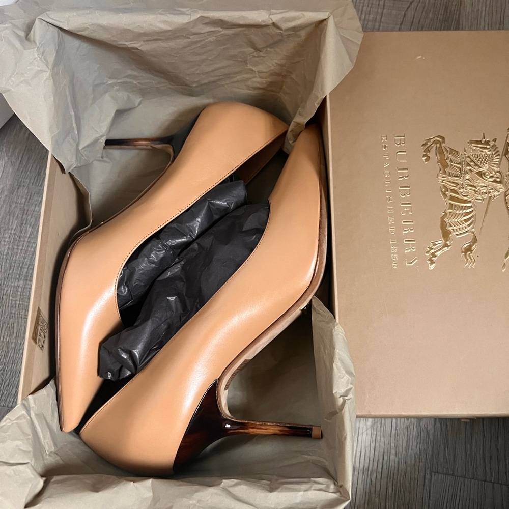 Burberry “Mawdesley” Tan Leather Heels